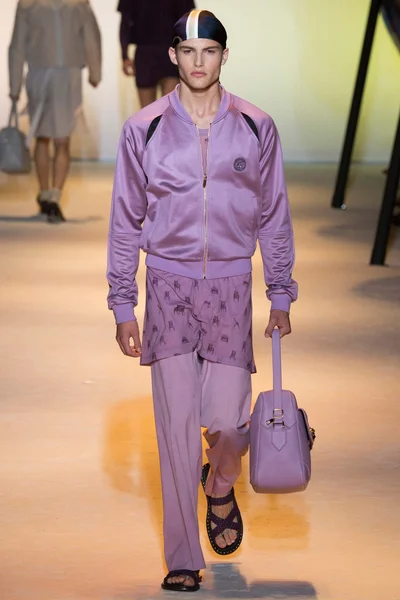 Look 19